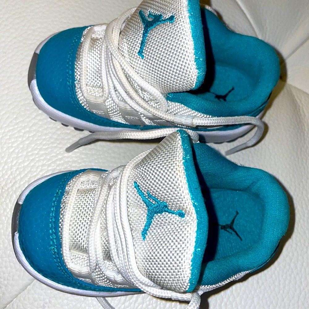 Like NEW Jordan’s 5C